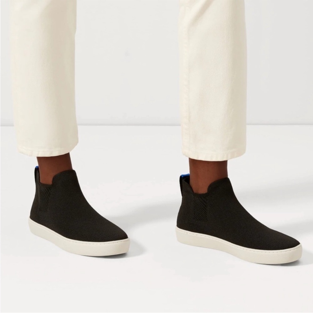 Rothys The Chelsea Ankle Boot in Black Size 6.5